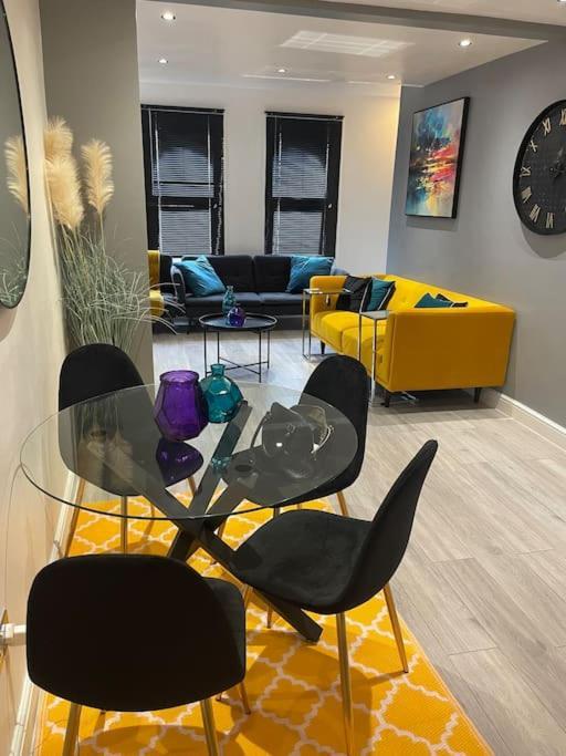 One Bedroom Duplex Apartment Located In Cowley. Оксфорд Екстер'єр фото