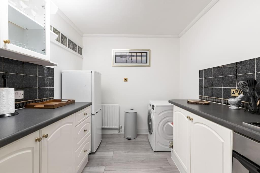 One Bedroom Duplex Apartment Located In Cowley. Оксфорд Екстер'єр фото